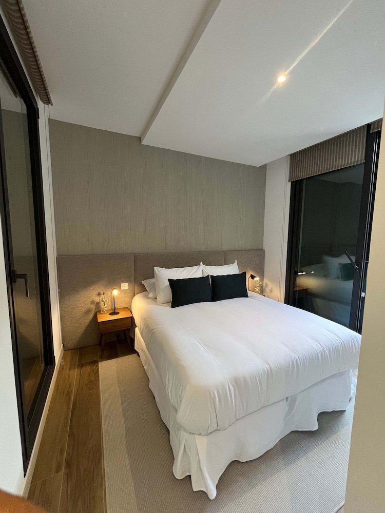w Chic Urban 3BR w Sunny Terrace in Chueca
