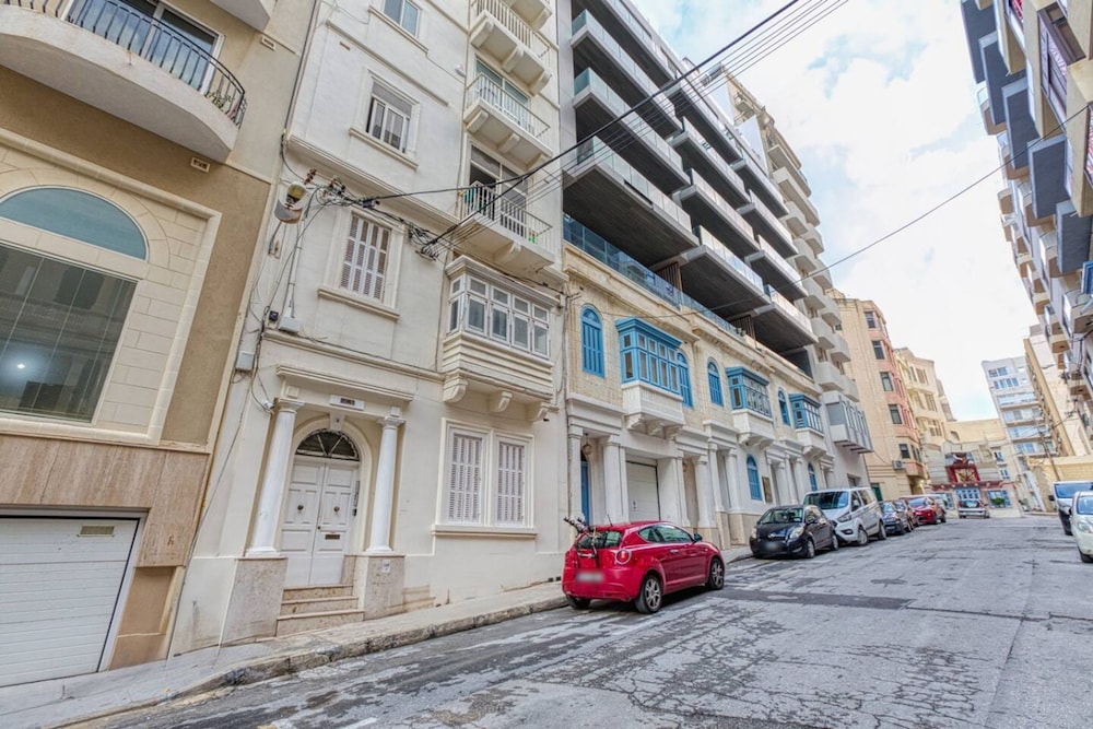 Benny s Seaside Escape Sliema