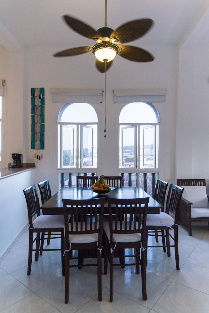 Old City Deluxe Condo By Nomad Guru view 2