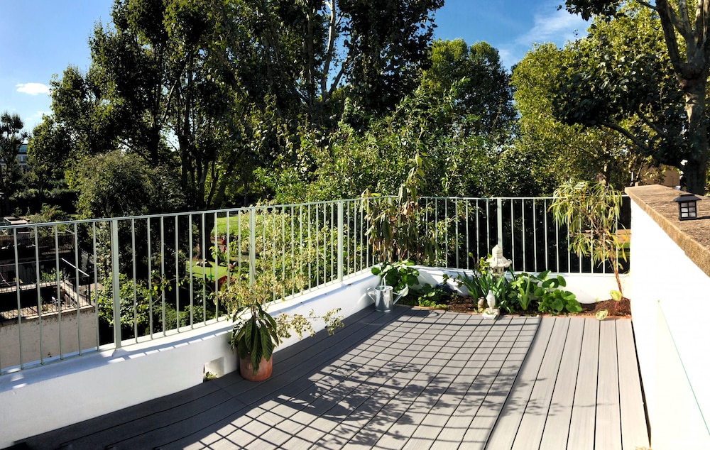 outdoor bbq area