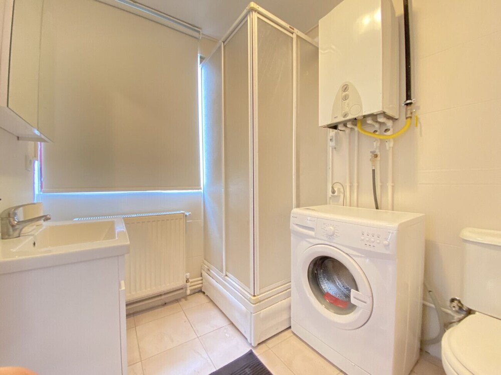 Central Flat With Balcony and Terrace in Sisli