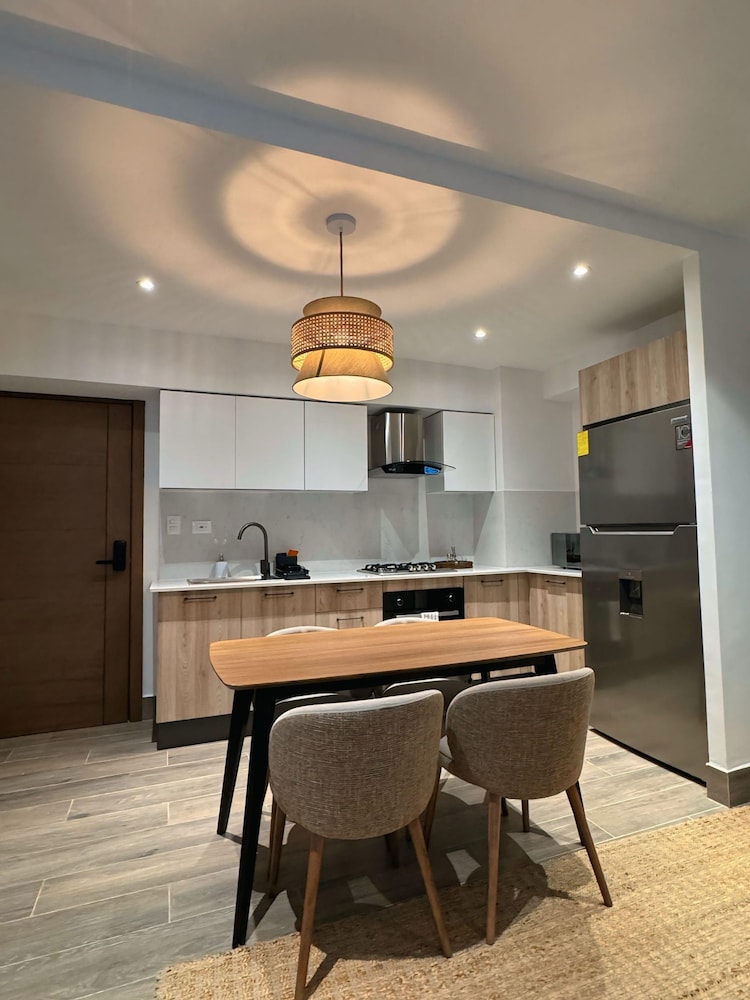 4 Guests 2 Bedrooms Terrace and Shared Pool