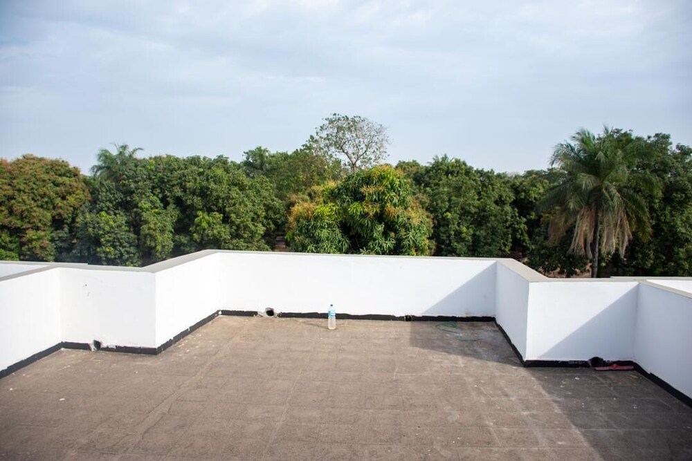 White House Luxury Mansion With a Difference view 3