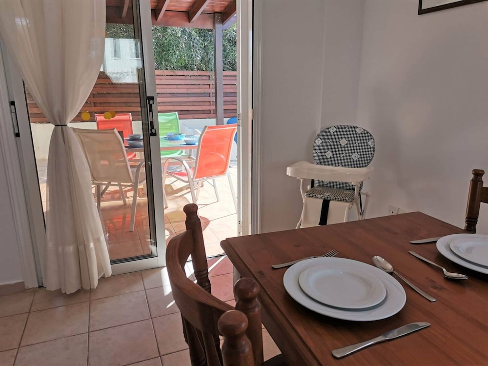 Sobella Villa - 3 Bedroom Villa With 10 x 4 Pool