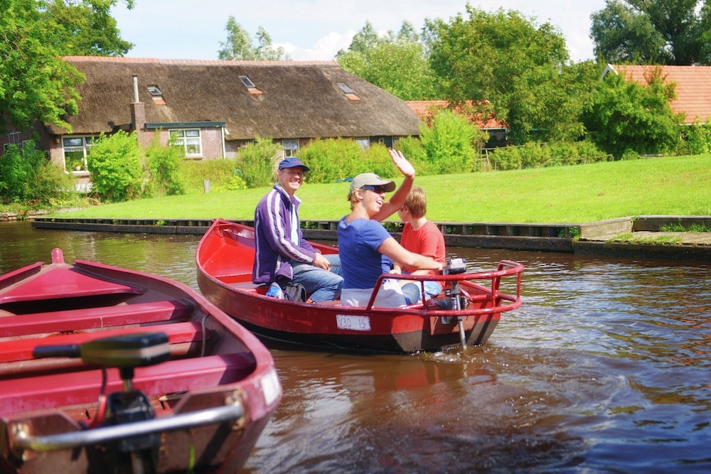 Beautiful Cottage Near Giethoorn