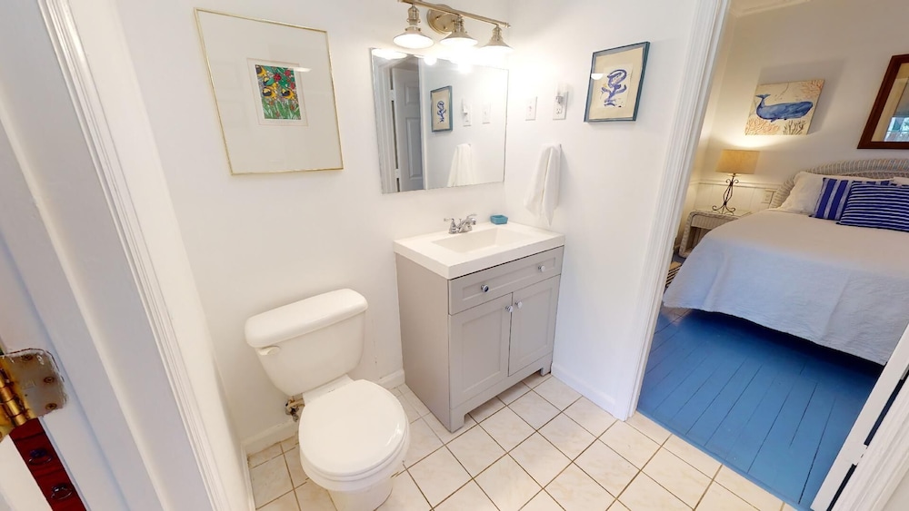 712 2nd Avenue - Upper