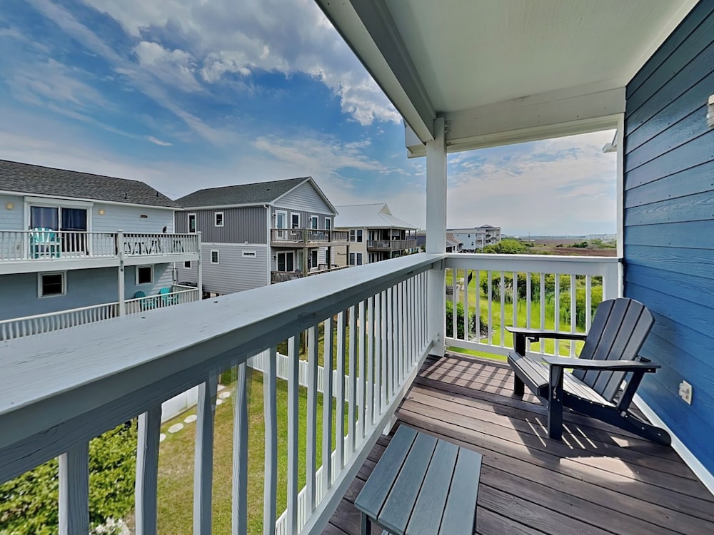 Otter Oasis by Topsail Realty