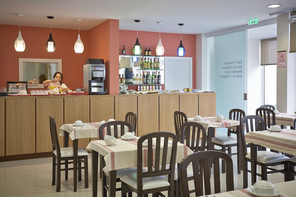 Welcome In - Suites & Hostel