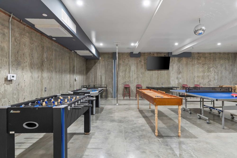 Luxe LA Escape w/ Pool, Views & Game Room Alta Vista Estate by Avantstay