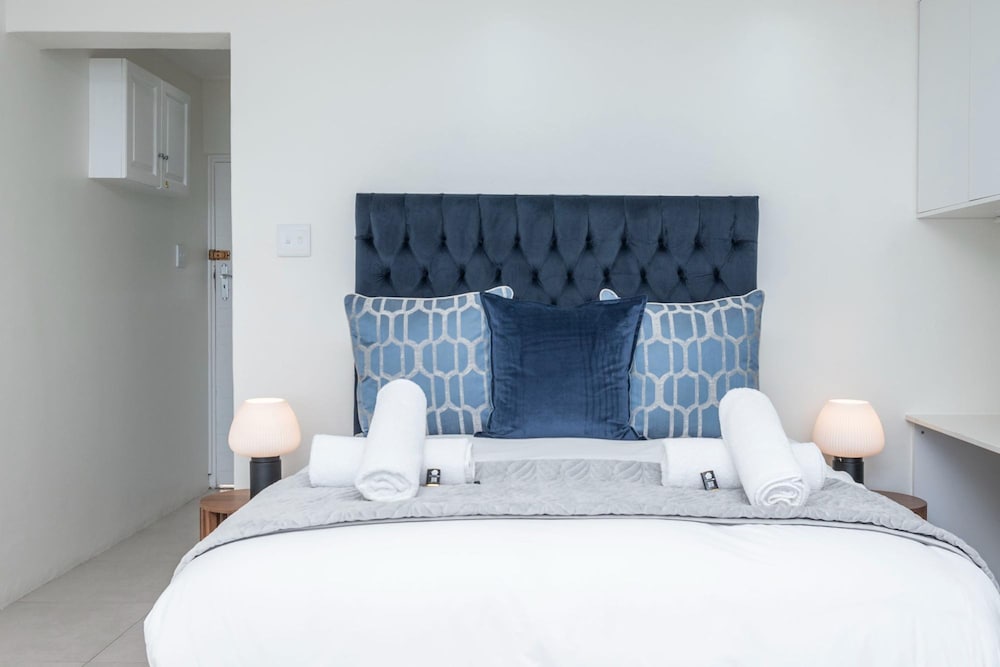 Sea Views by the Promenade at Oceanmist Studio