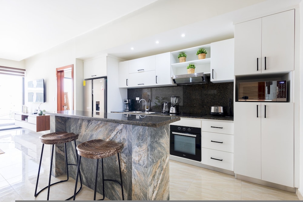2BR Oasis in Eden Tropical - BBQ Pool Near Beach