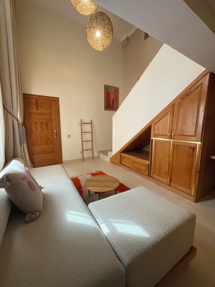 Riad Al Muhandiz