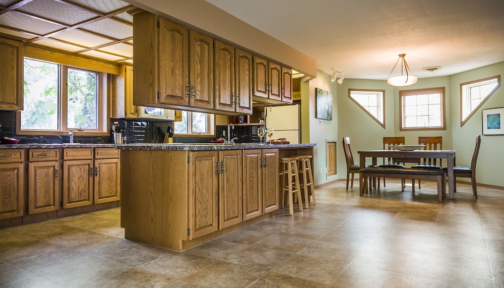 Brandon Vacations - Wheat City Retreat - Property Image 7