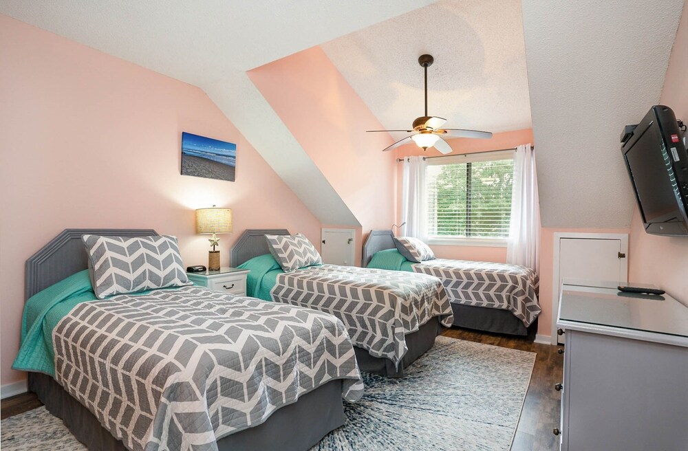 14d Richmond Park - Gorgeously Remodeled 3 Bed, 3 Bath Villa 3 Bedroom Villa view 3