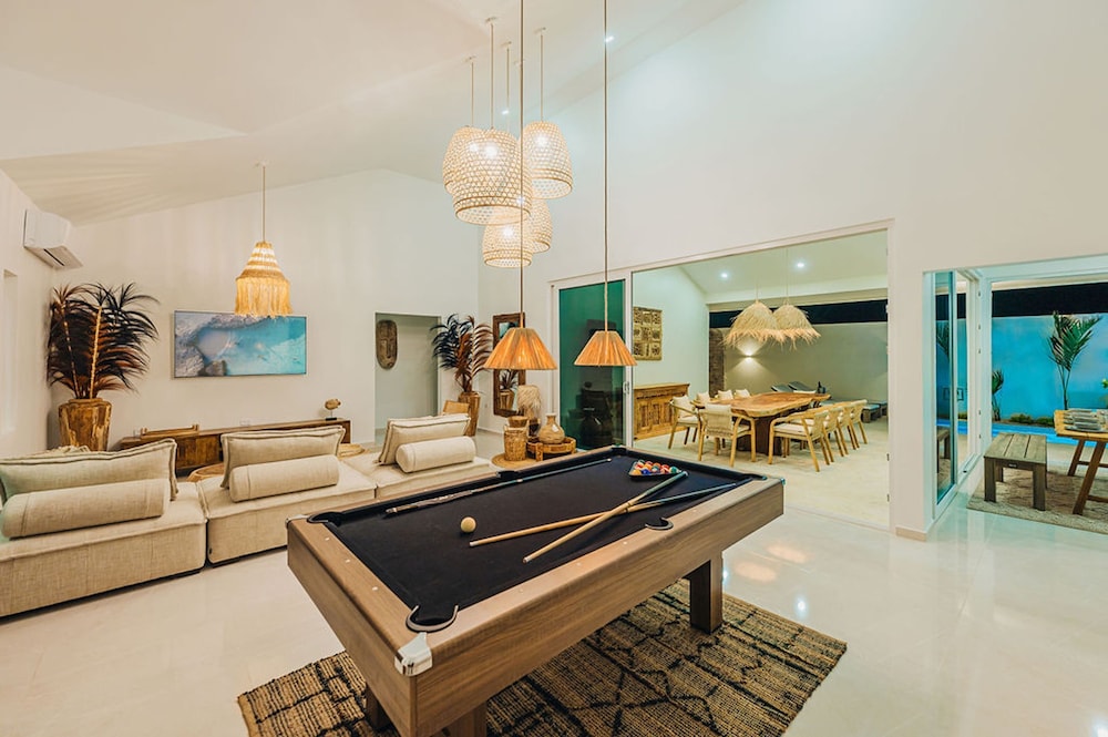 Bohostyle Villa 3min to Beach Hottub 8 Sleeps