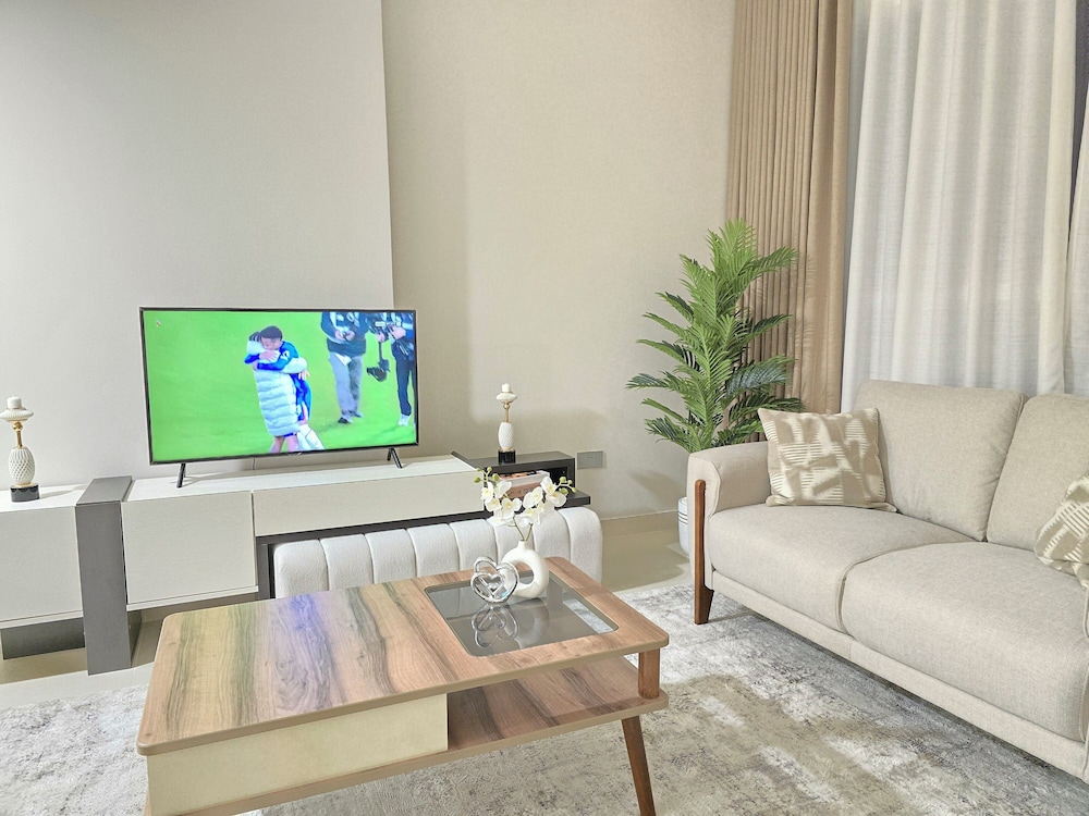 LUXURY BOULEVARD 2BHK
