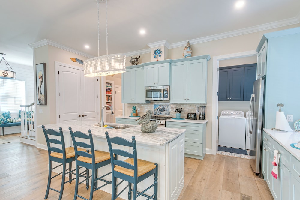 Walk to Public Beach: Hideaway in St Simons Island