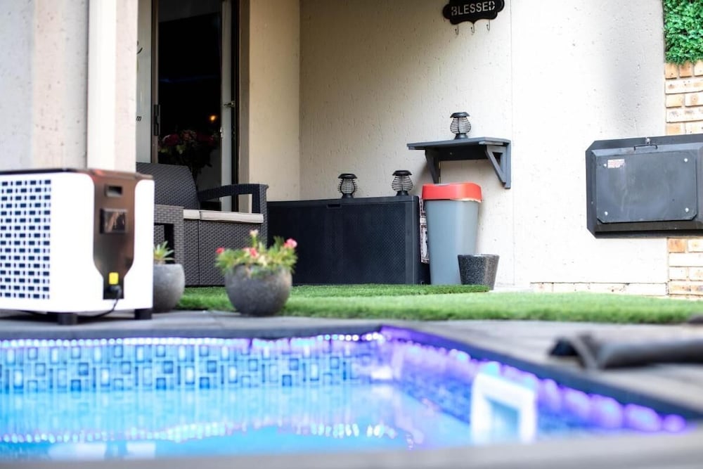 Luxurious Self-catering Apartment in Benoni With Private Entrance