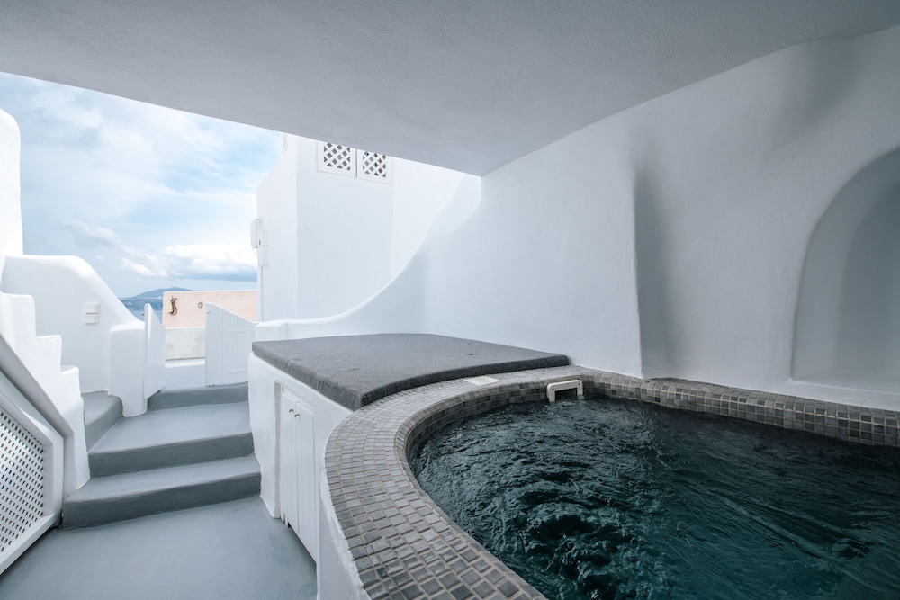 Virginia's Cave Villas
