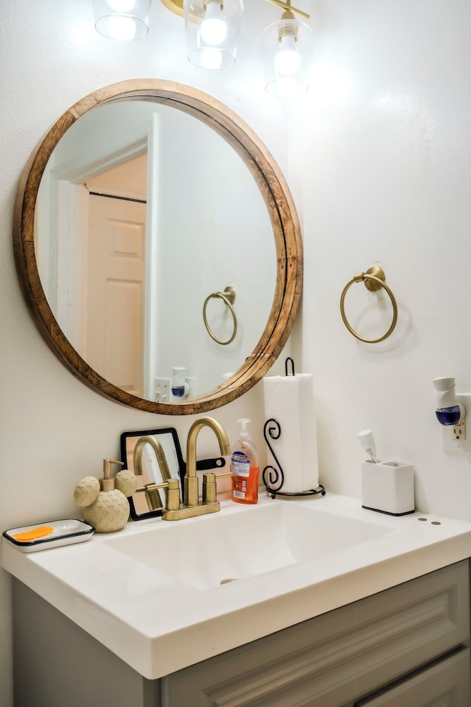 Flint and Kingscrest, LLC - Private Rooms in Shared Home
