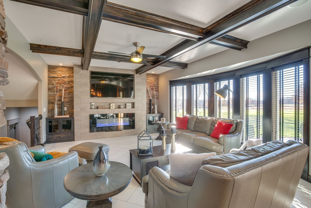 Luxe Missouri Getaway w/ Hot Tub Fire Pit! - Property Image 44