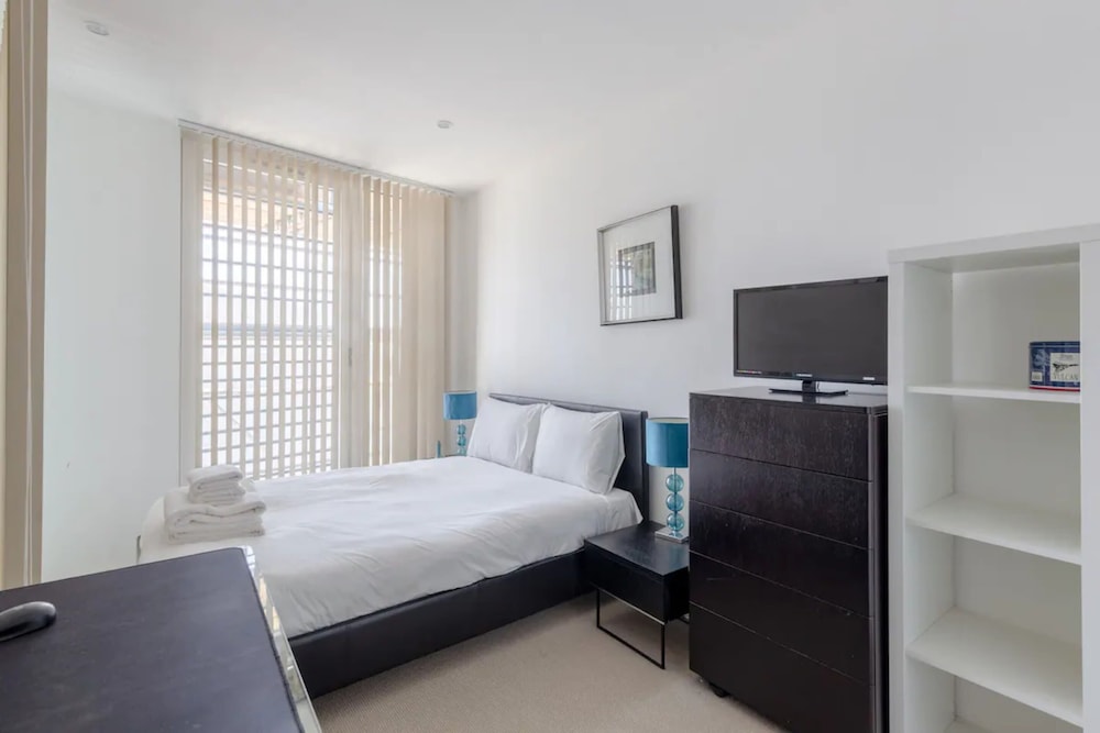Modern 2BD Flat With a Balcony - Wandsworth