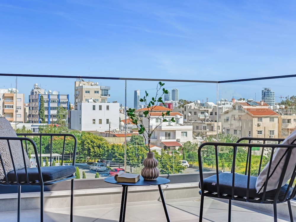 Sanders Crystal 2 Limassol
