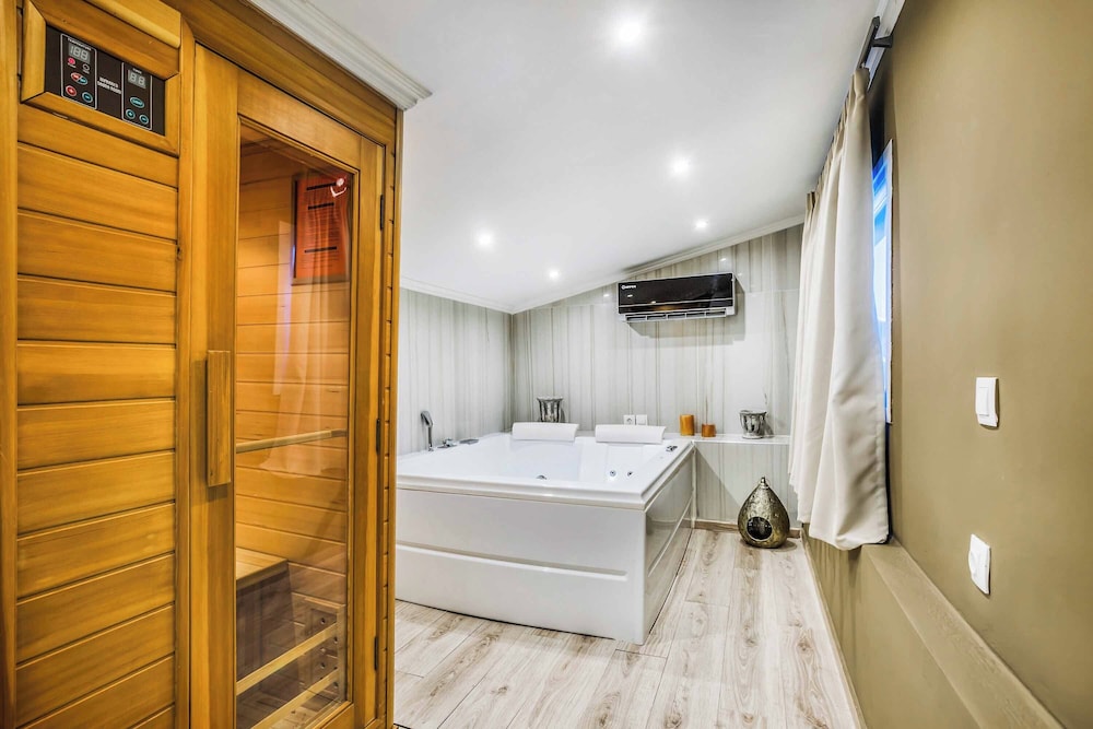 Sunny Spa Villa