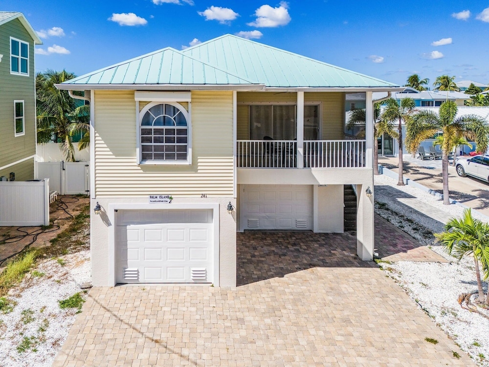 241 Miramar Waves: 3br W/ Heated Pool 3 Bedroom Home