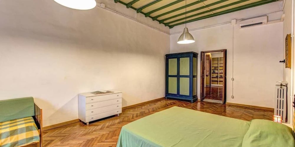 Campo de Fiori 3 bedroom apartment