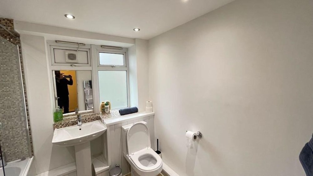 Melville Road Apartment - Birmingham City Centre view 3