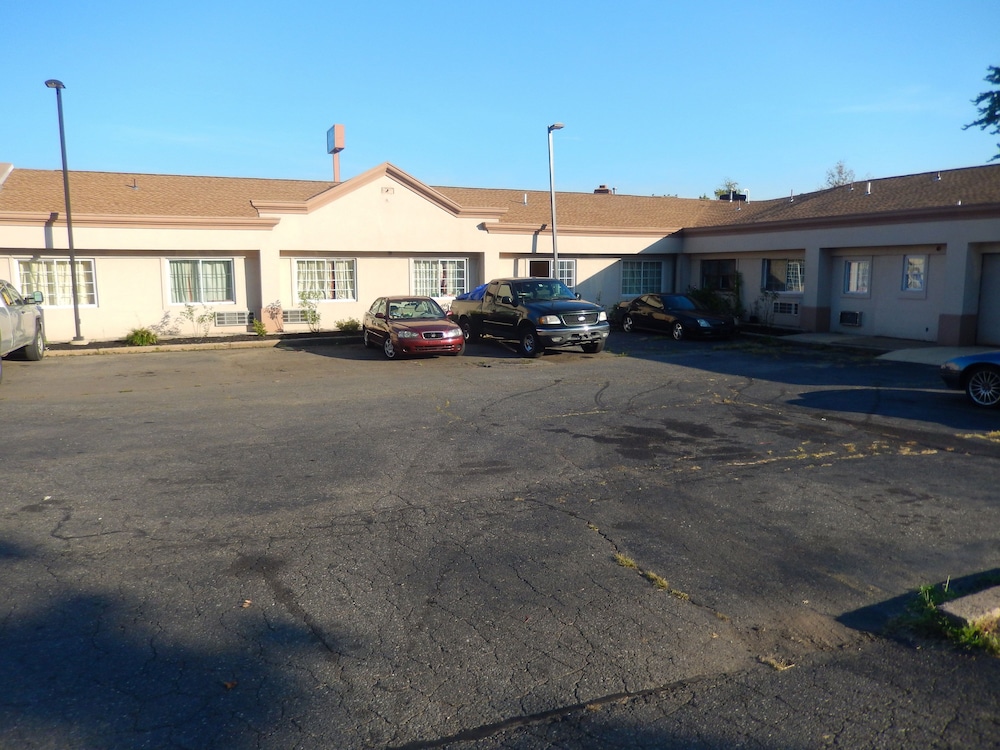 Riverview Motel