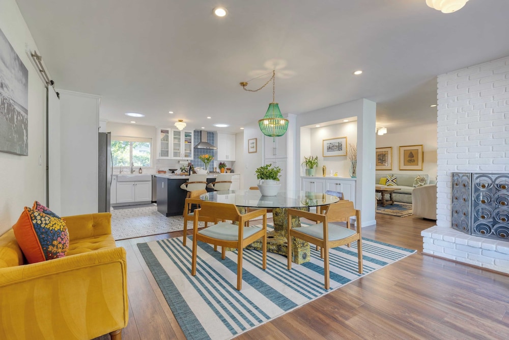 Hummingbird Haven by Avantstay Dog-friendly, Near the Beach, Huge Yard+hot Tub