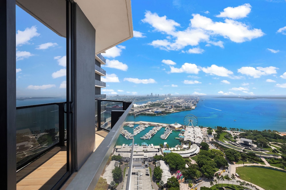 Luxury Studio with City & Bay Views
