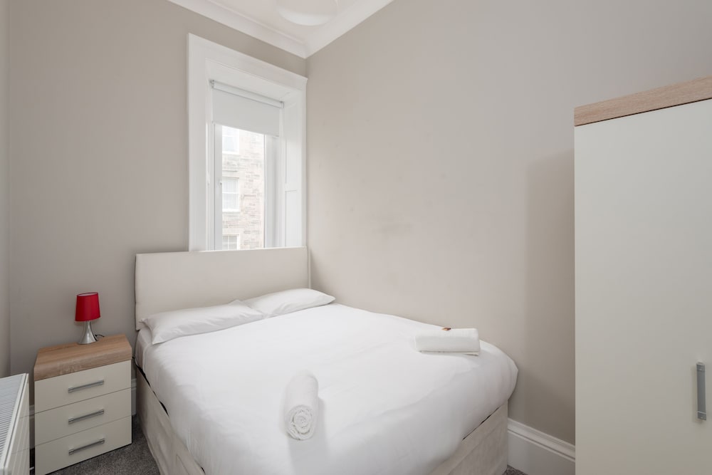 Silver Lining Apartment near Holyrood view 3