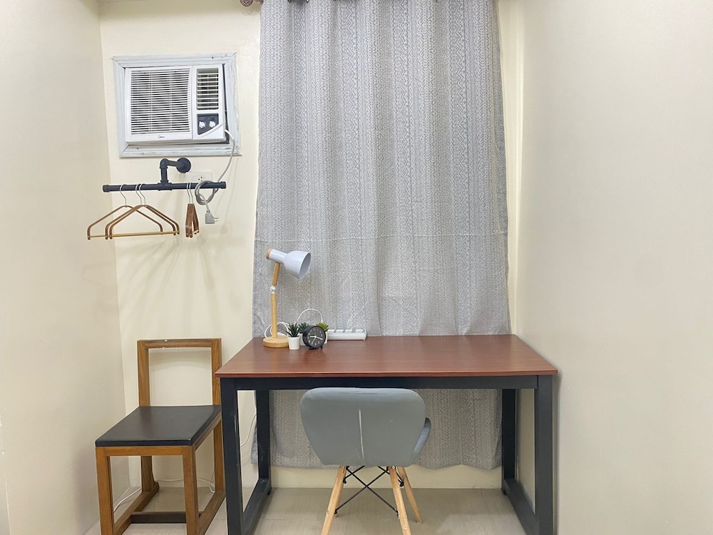 Cozy Room in Modern Parañaque Condo With 2 Bedrooms