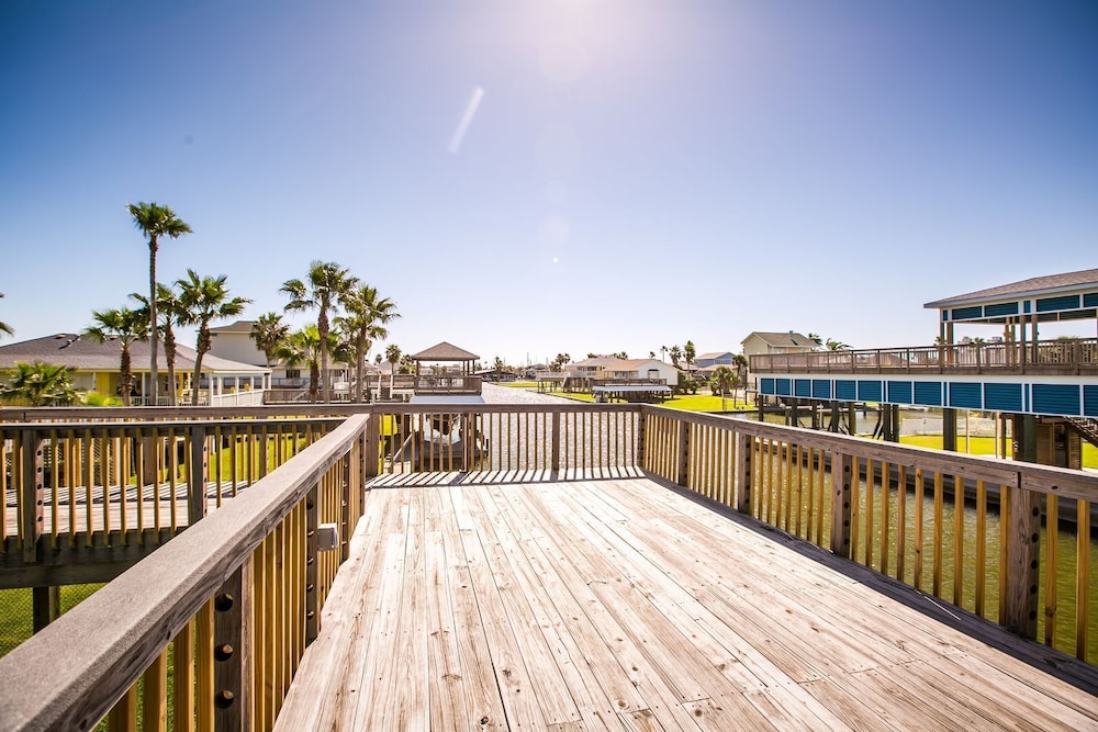 Margaritaville on the Bay by Ryson Vacation Rentals