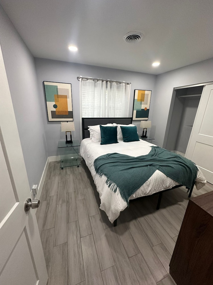 Relaxing 4BR 2BA Home With Wifi and Private Pool in Fabulous Fort Lauderdale