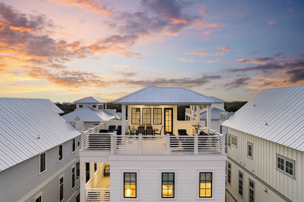 Rooftop Deck w/ Views, Pool, Luxury 5bdr Resorting To Happiness by Avantstay