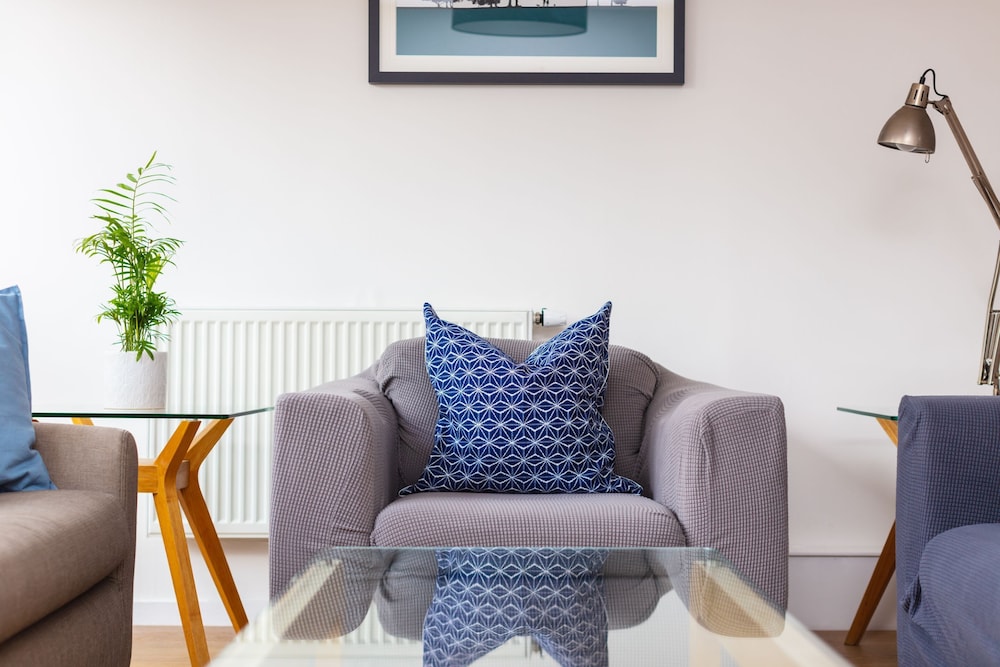 Spacious Central 3 Bedroom Apartment in Old Street