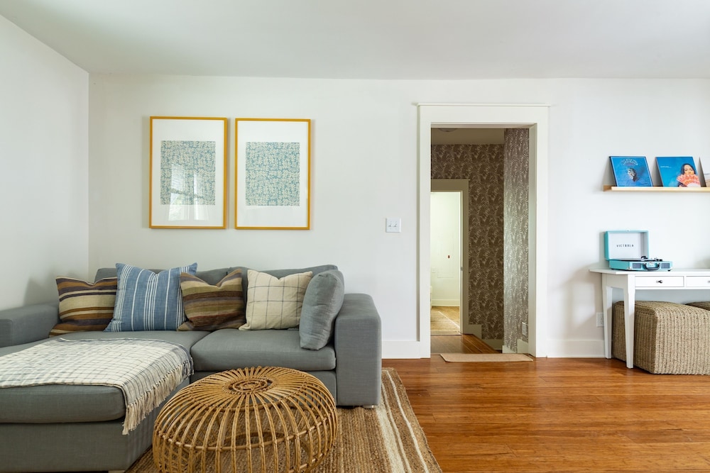 Jessamine by Avantstay Picture Perfect Home w Stunning Backyard