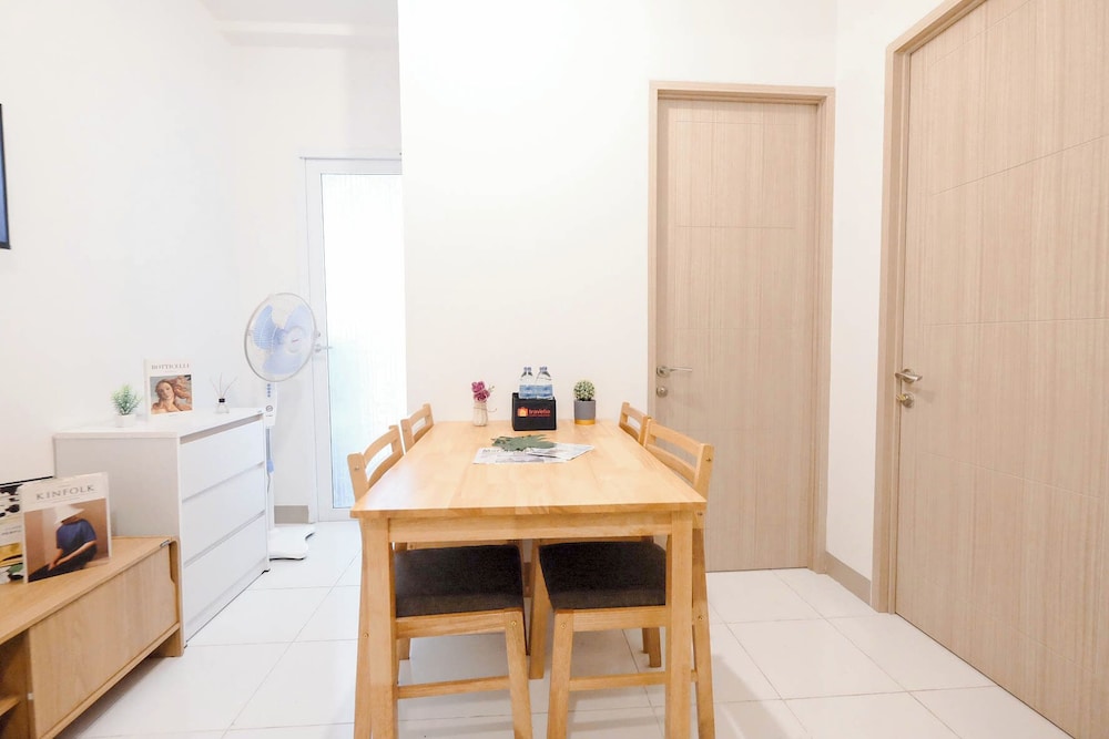 Basic 2Br Apartment Near Tokyo Hub At Tokyo Riverside Pik 2
