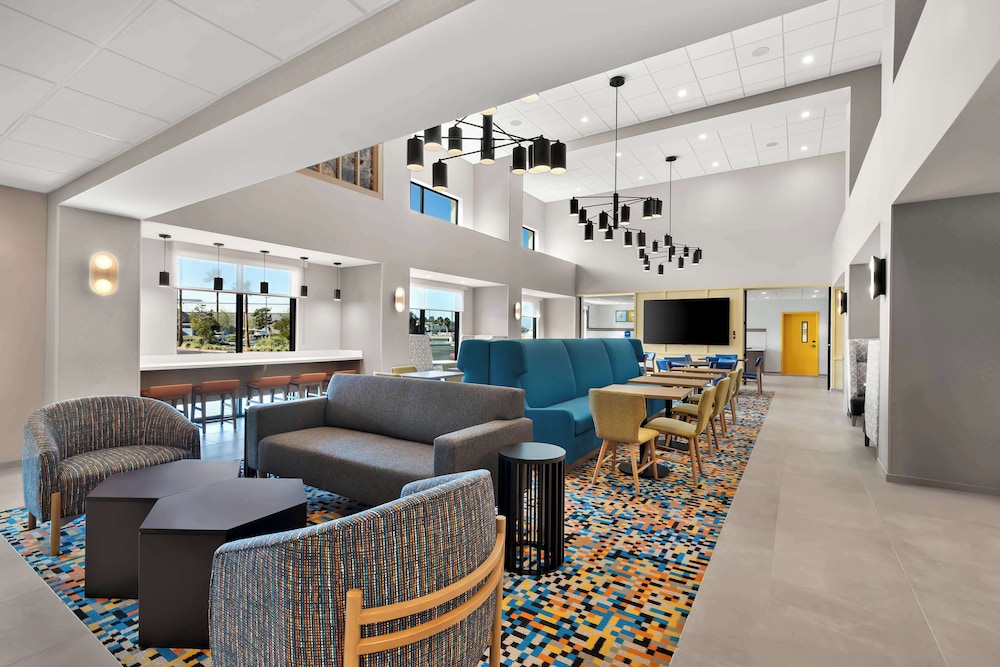 Hampton Inn & Suites Corona, Ca
