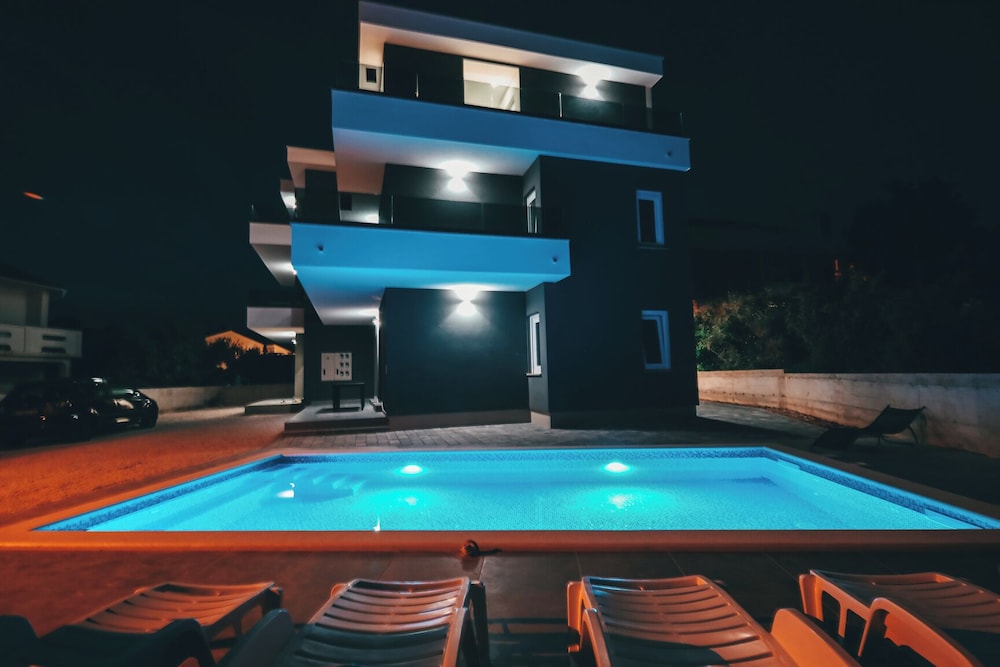 Sunshine Villa