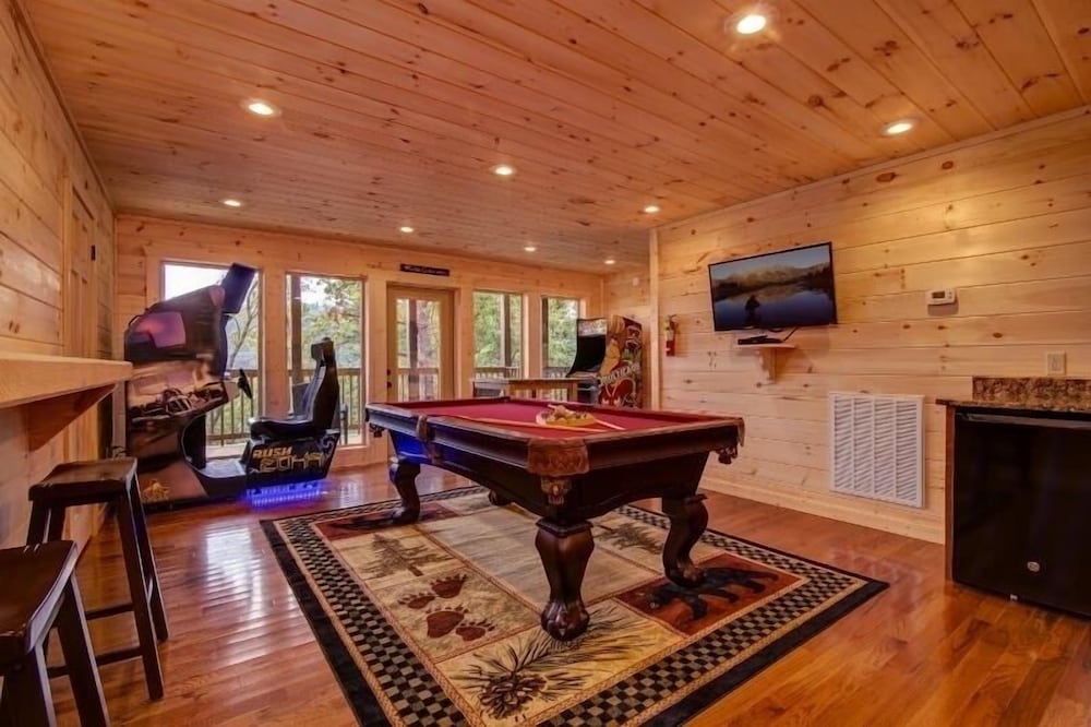 Lazy Bear Lodge - 4 Bedrooms, 4 Baths, Sleeps 14 Home by RedAwning