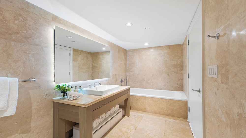 Luxury Vacation Rentals at 1 Hotel & Homes by LRMB