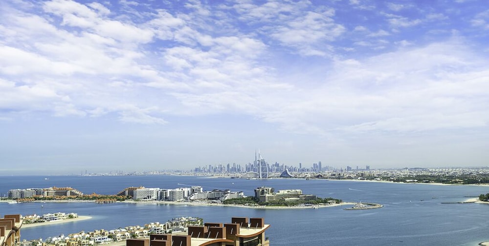 LUX Iconic Views at Palm Tower Suite 4
