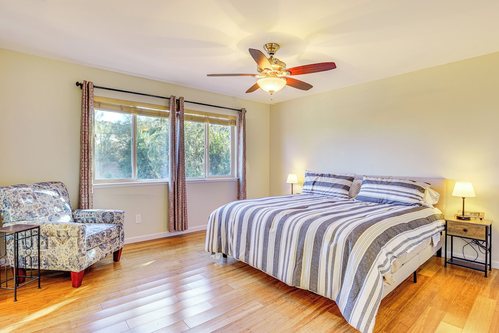 Hike, Golf & Explore: Large Phoenix Home w/ Grill