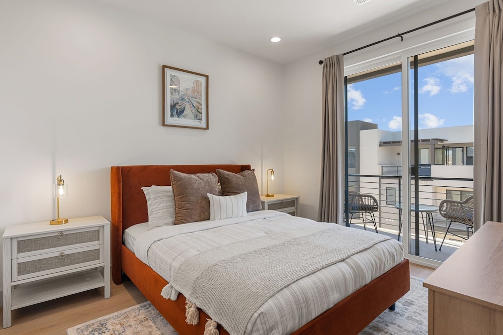 The Fish Bowl 6 Bedroom Townhouse