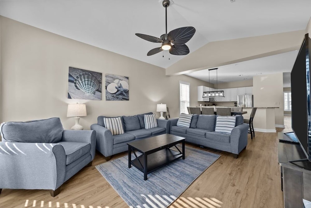 World Tour 306b 3 Bedroom Condo